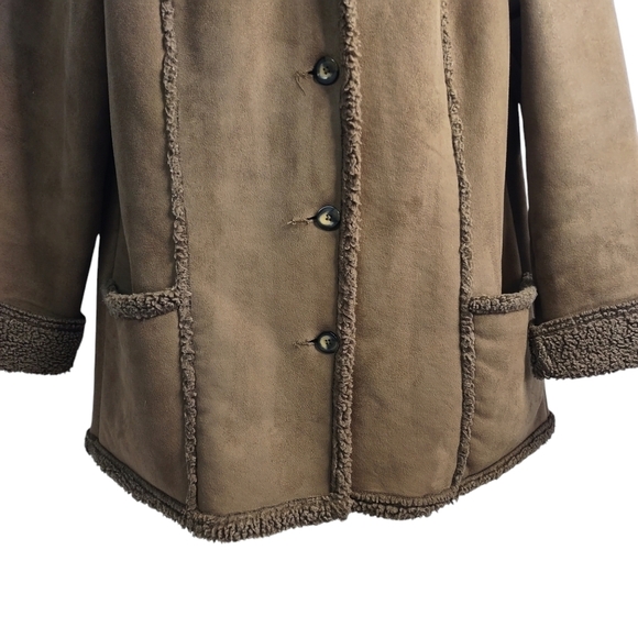 L.L. Bean Women's Brown Faux Suede/Sherpa Button Coat Size Large - Picture 4 of 12
